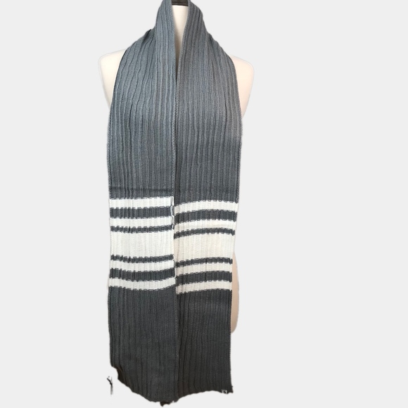 JUICY COUTURE Scarf Oblong Metallic Striped Winter Silver Gray - Picture 3 of 4
